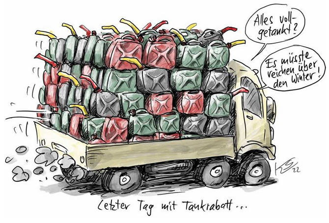 Karikatur: überladener Lkw voller Benzinkanister, Sprechblasen und Schriftzug „letzter Tag mit Tankrabatt“